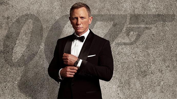 What you need to know when you're choosing a stand-up Tuxedo set