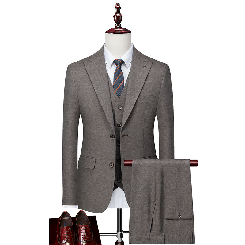 Men's Two-button Three-piece Suit with  Peaked Lapel