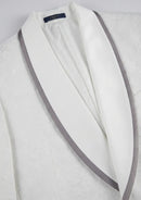 Esmoquin blanco de tres piezas con solapa chal y estampado floral de jacquard para hombre